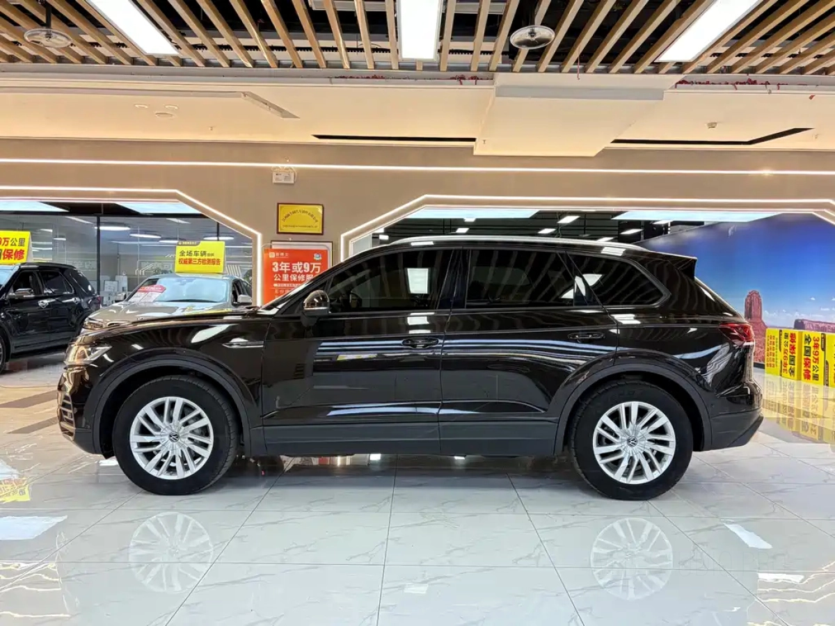 VOLKSWAGEN TOUAREG