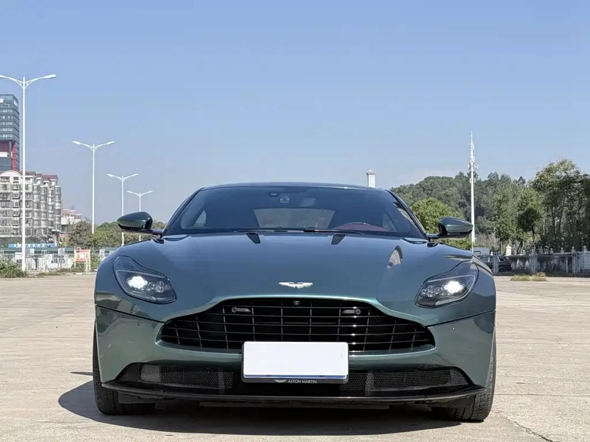 ASTON MARTIN DB11