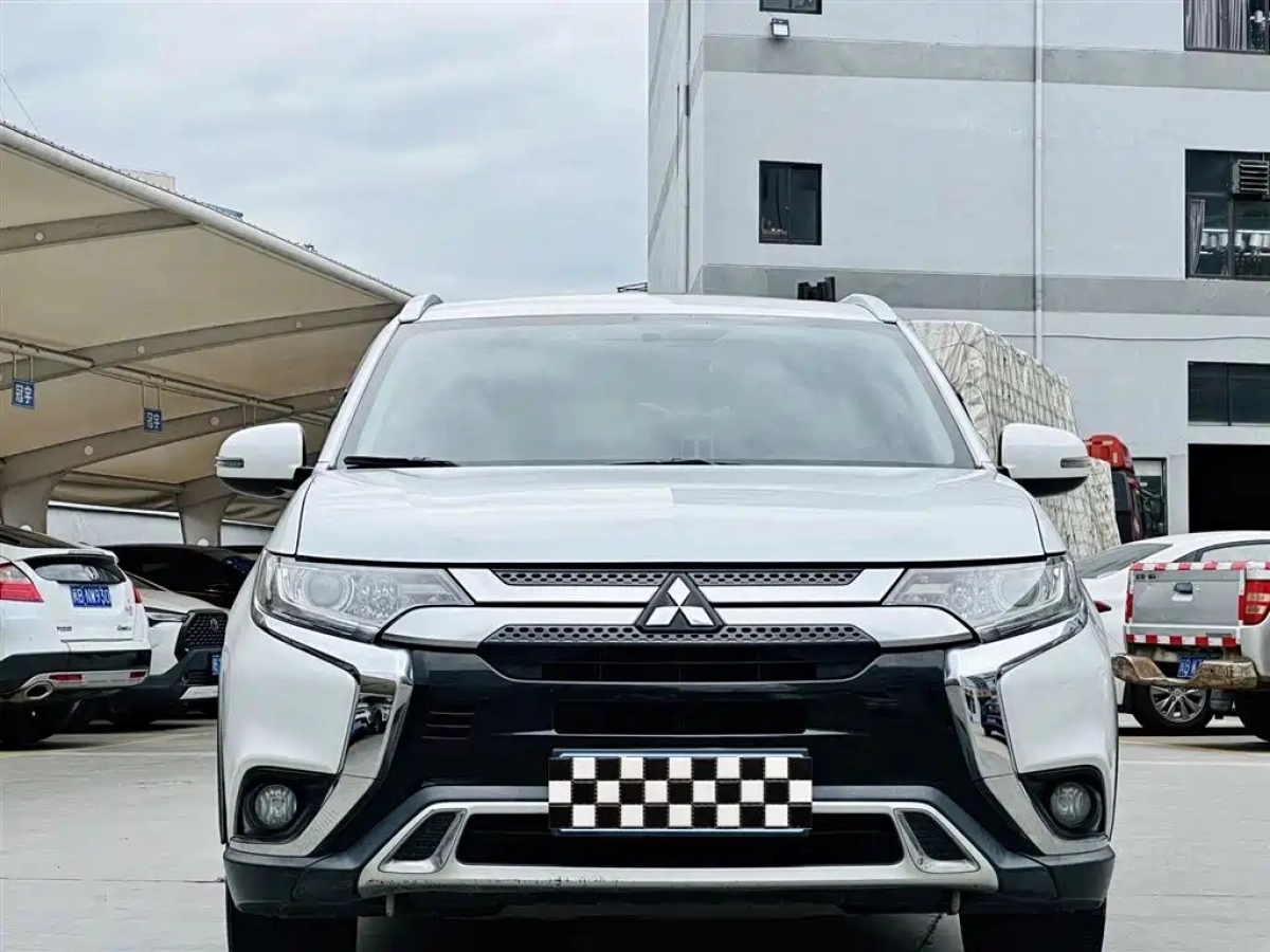 MITSUBISHI OUTLANDER