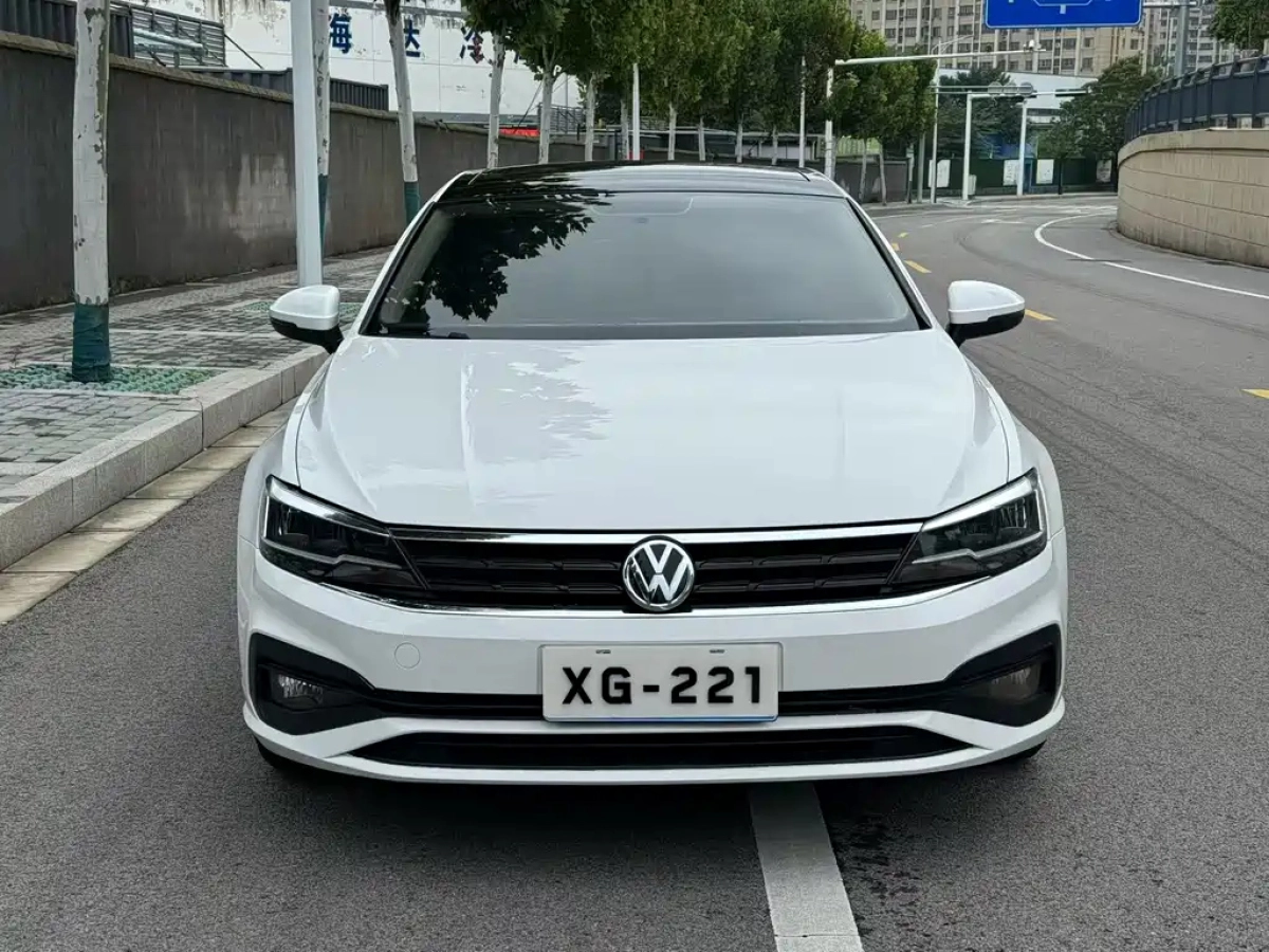 VOLKSWAGEN LAMANDO