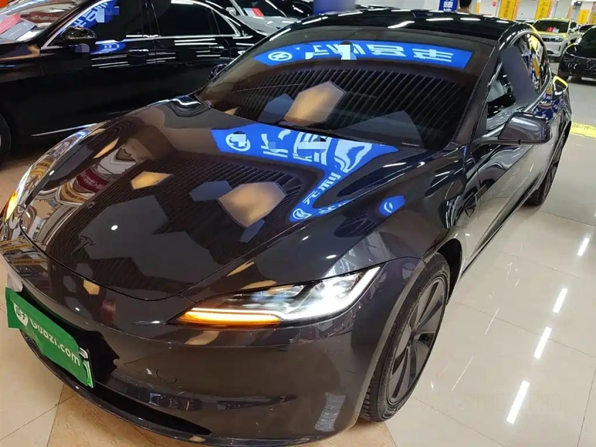 TESLA MODEL 3