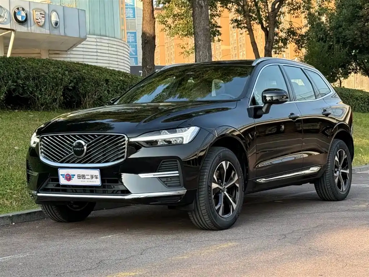 VOLVO XC60  2025