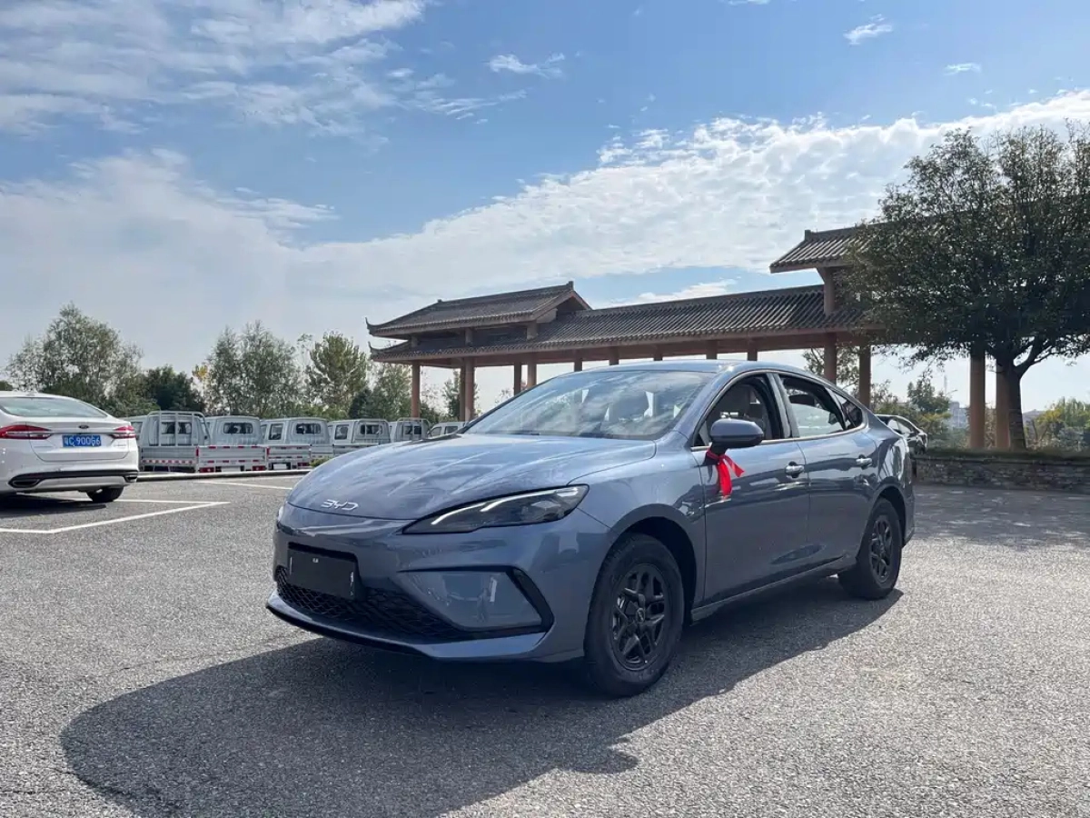 BYD SEAL 05 DM-I  2025