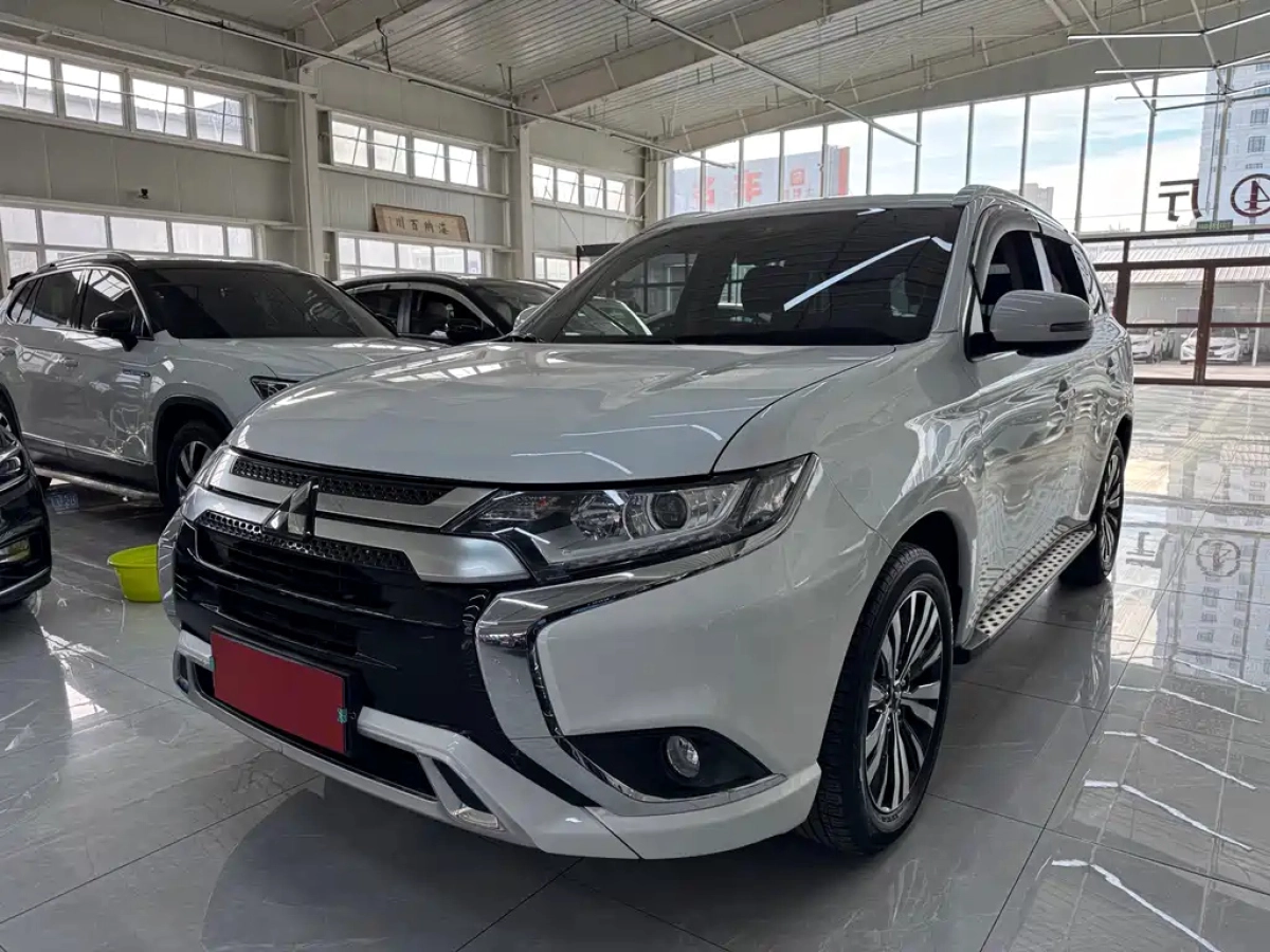 MITSUBISHI OUTLANDER