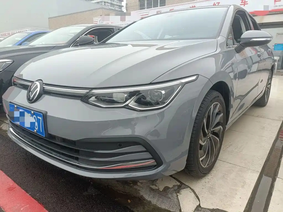 VOLKSWAGEN GOLF  2024