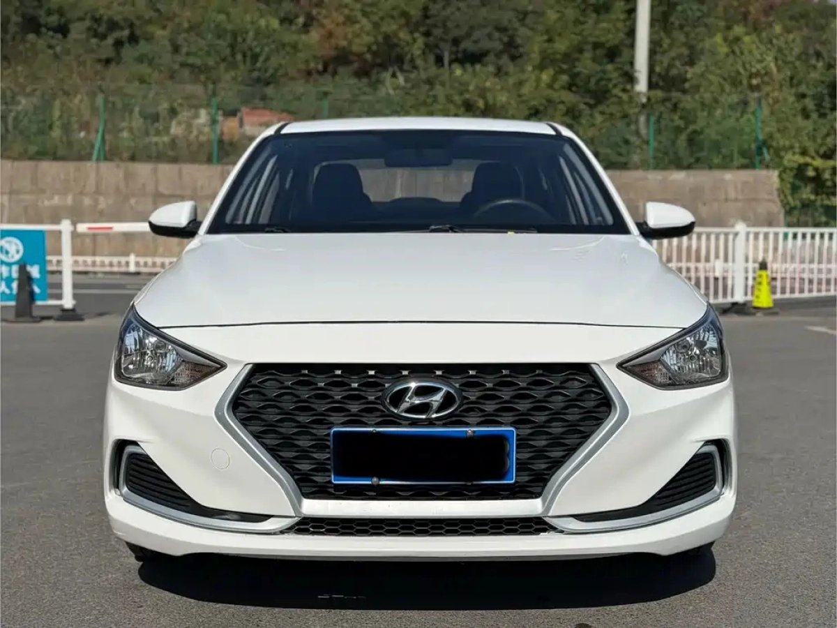 HYUNDAI CELESTA