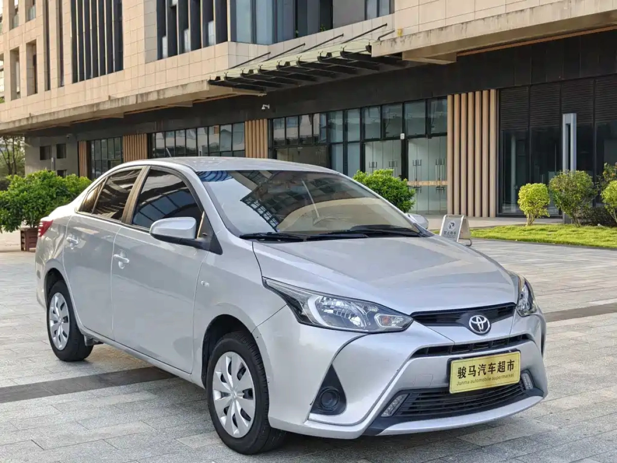 TOYOTA YARIS L INDULGENCE  2020