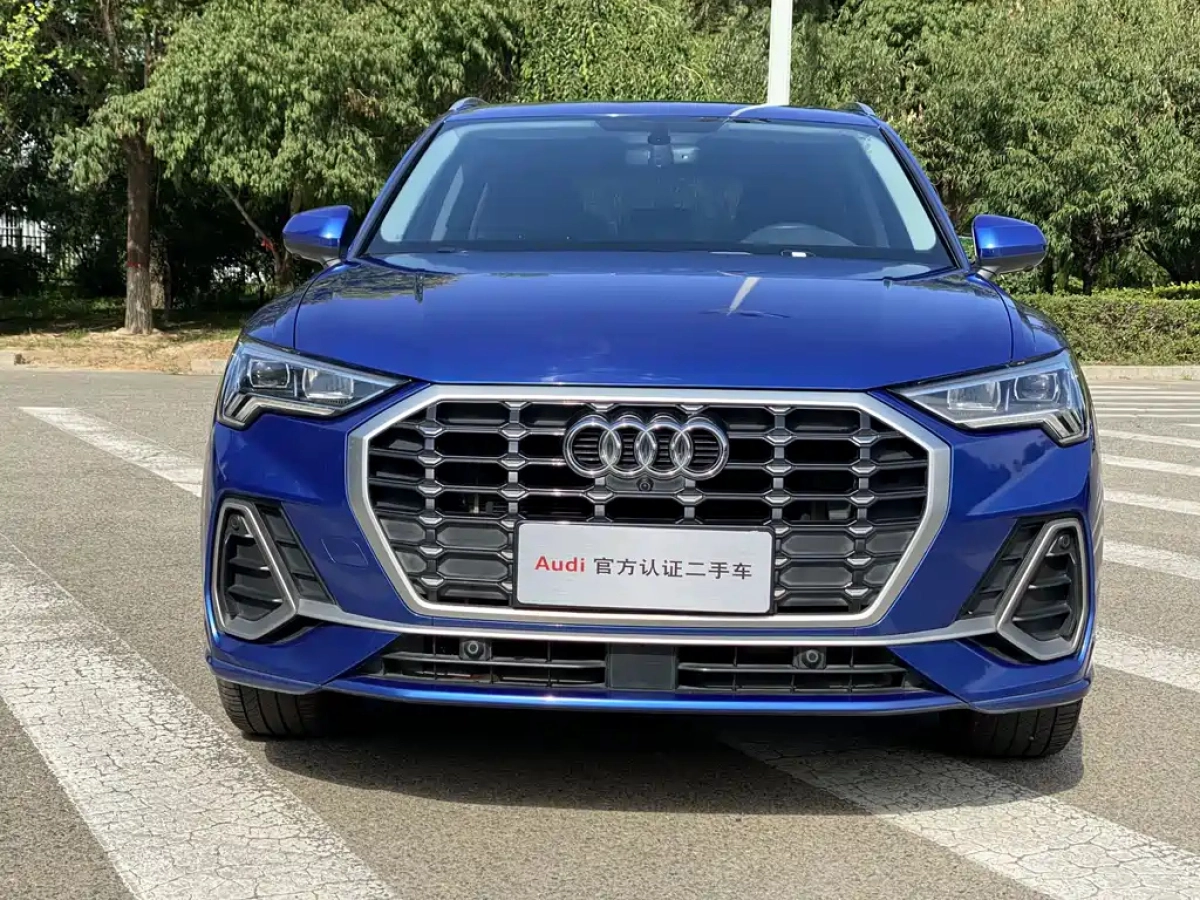 AUDI Q3