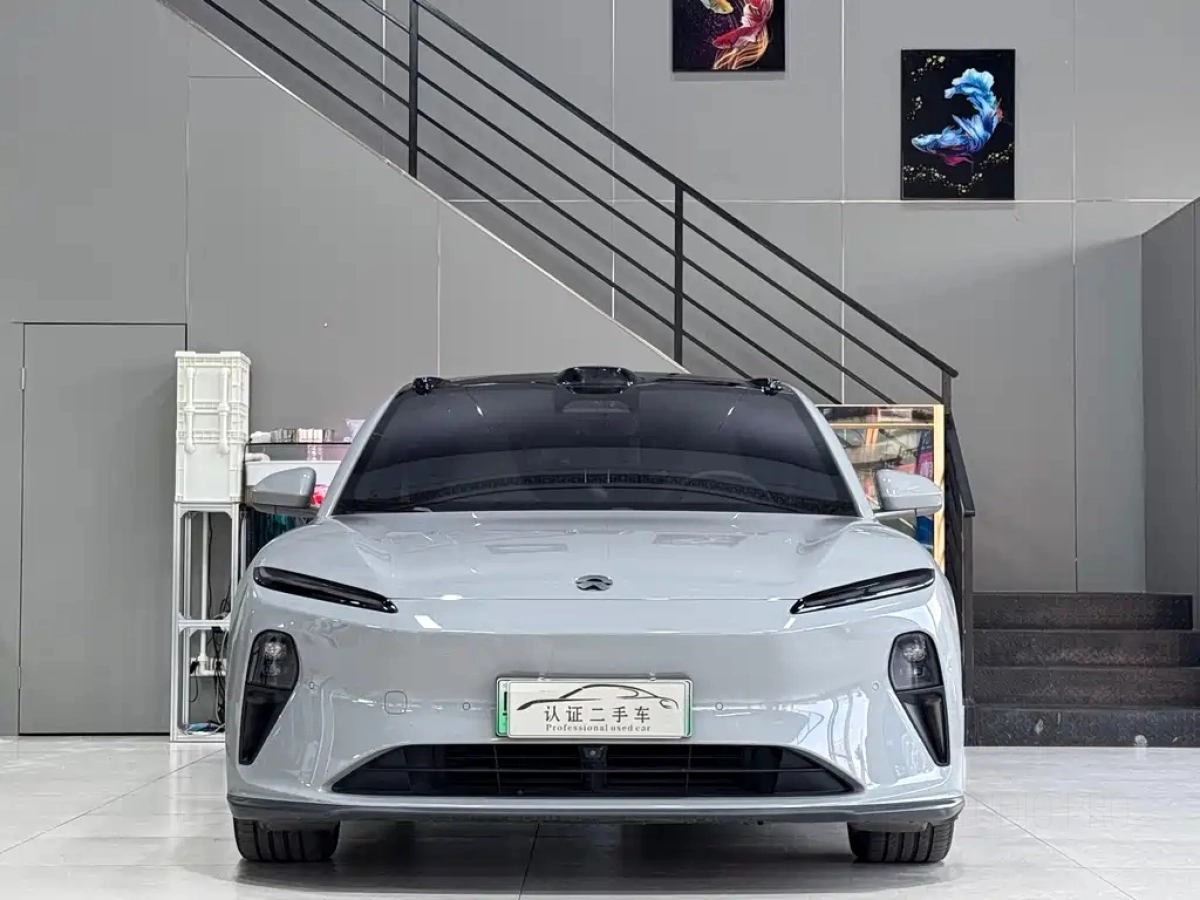 NIO ET5
