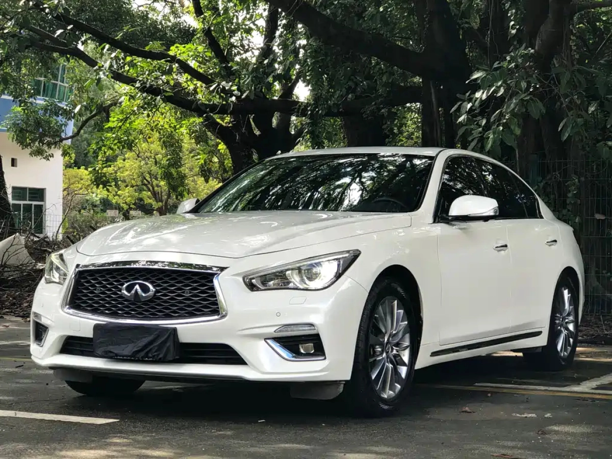 INFINITI Q50L