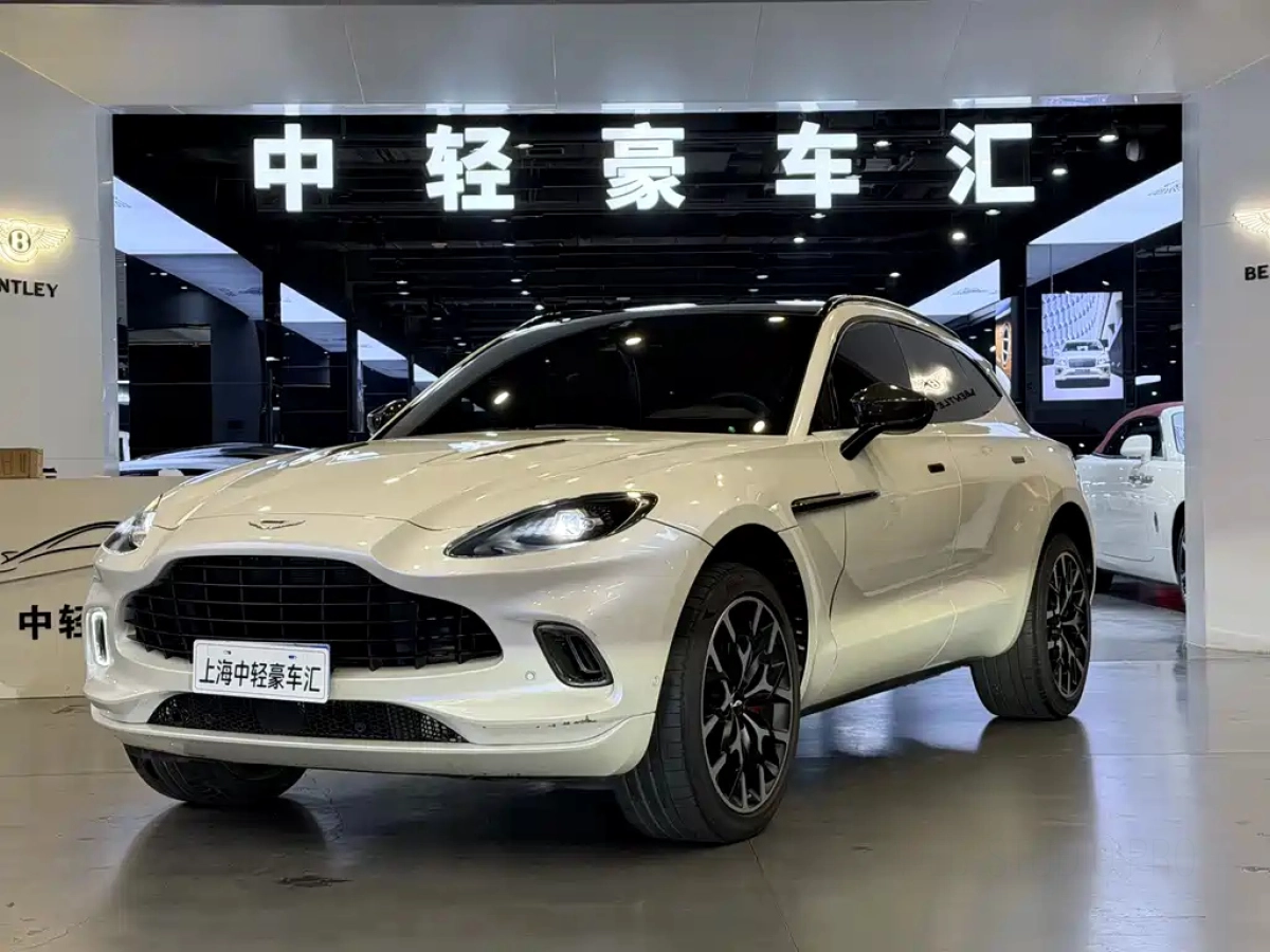 ASTON MARTIN DBX