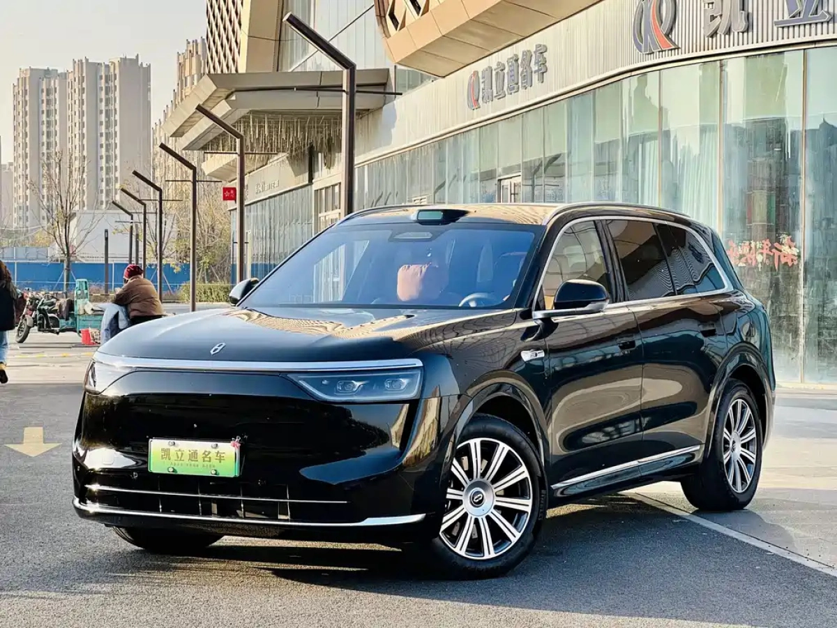 HUAWEI HARMON AITO M8  2025