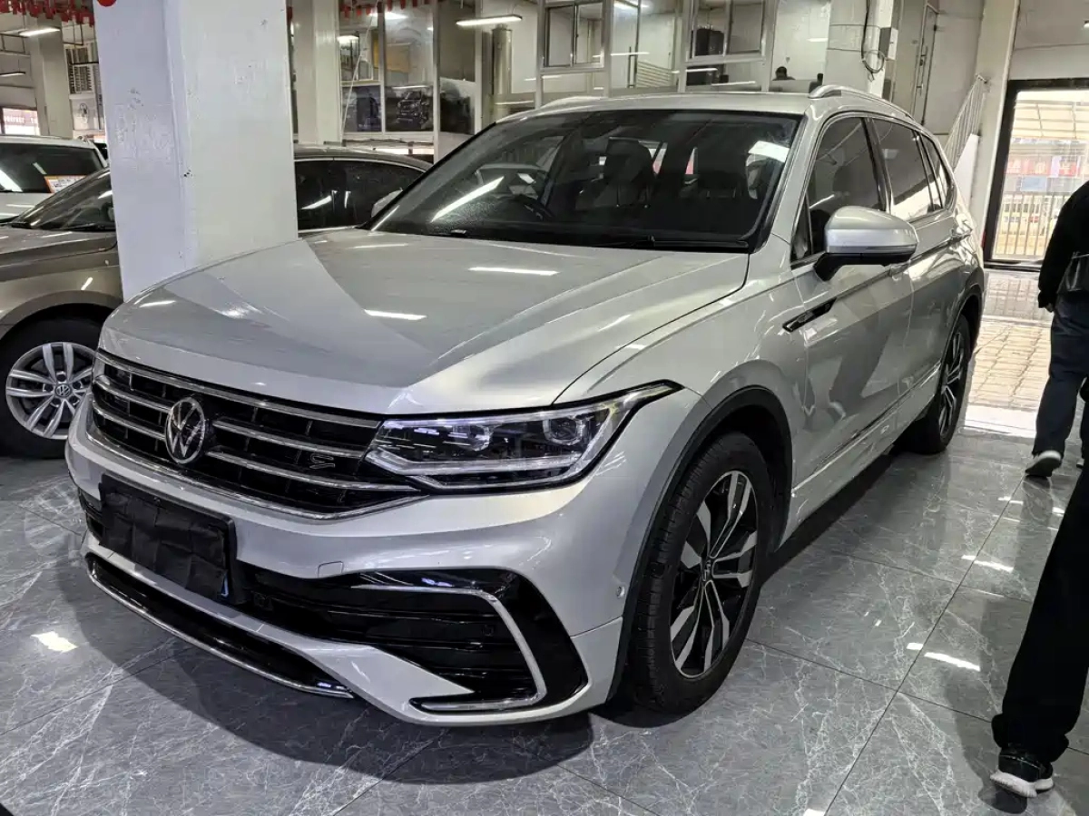 VOLKSWAGEN TIGUAN L