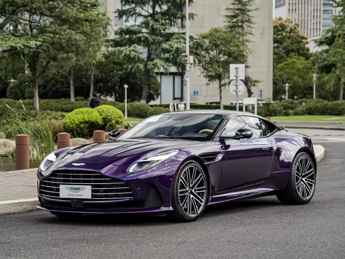 ASTON MARTIN DB12  2024