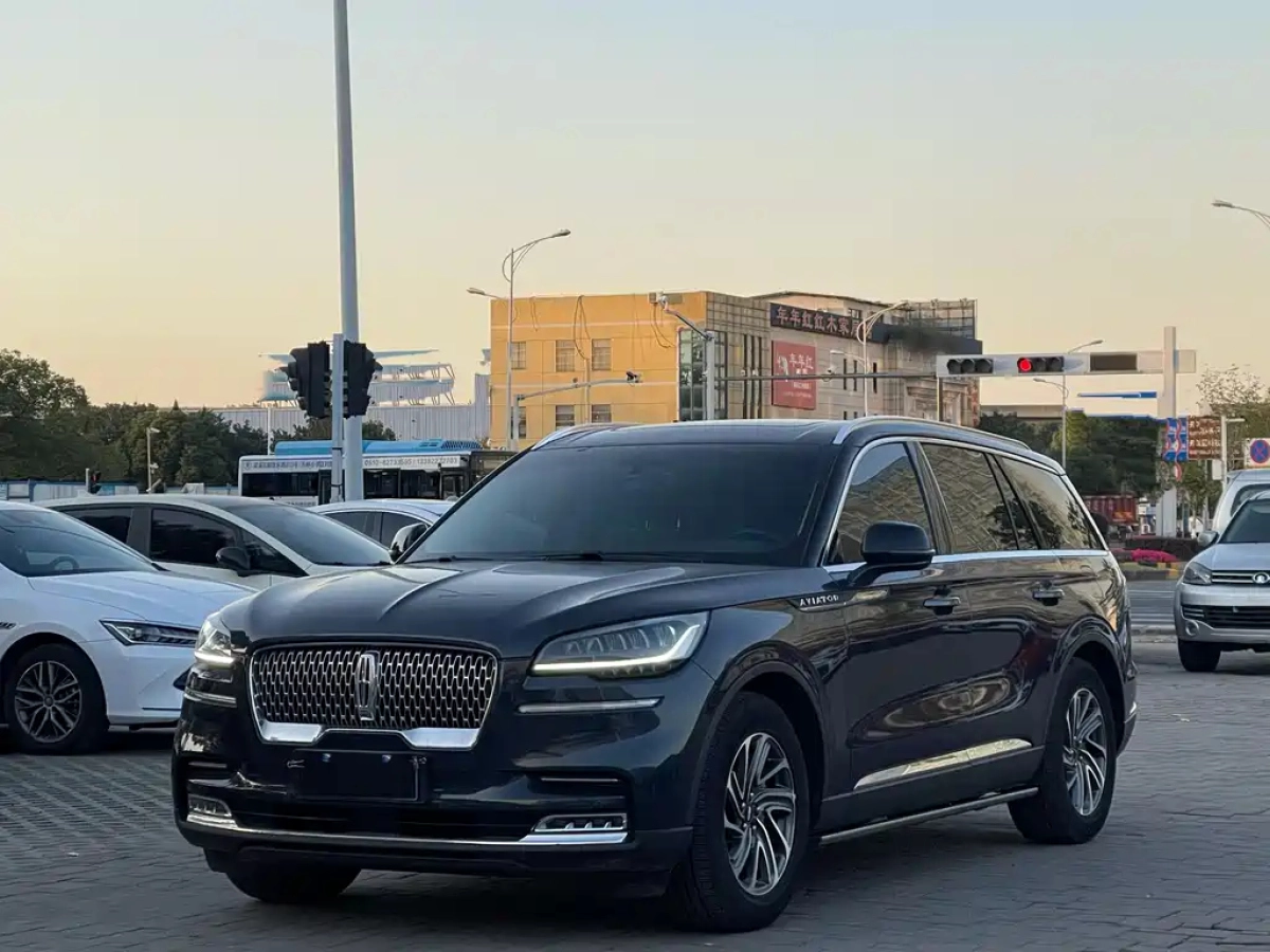 LINCOLN AVIATOR  2023