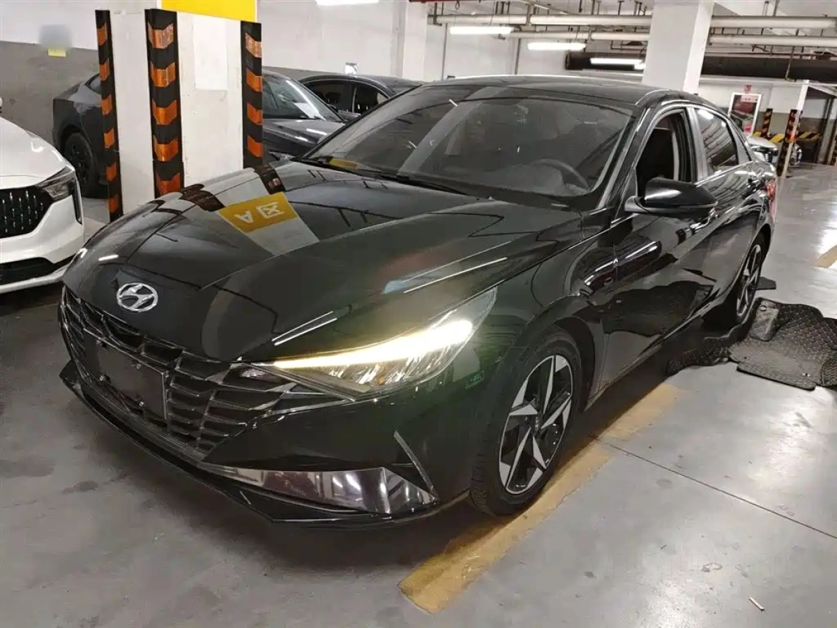 HYUNDAI ELANTRA