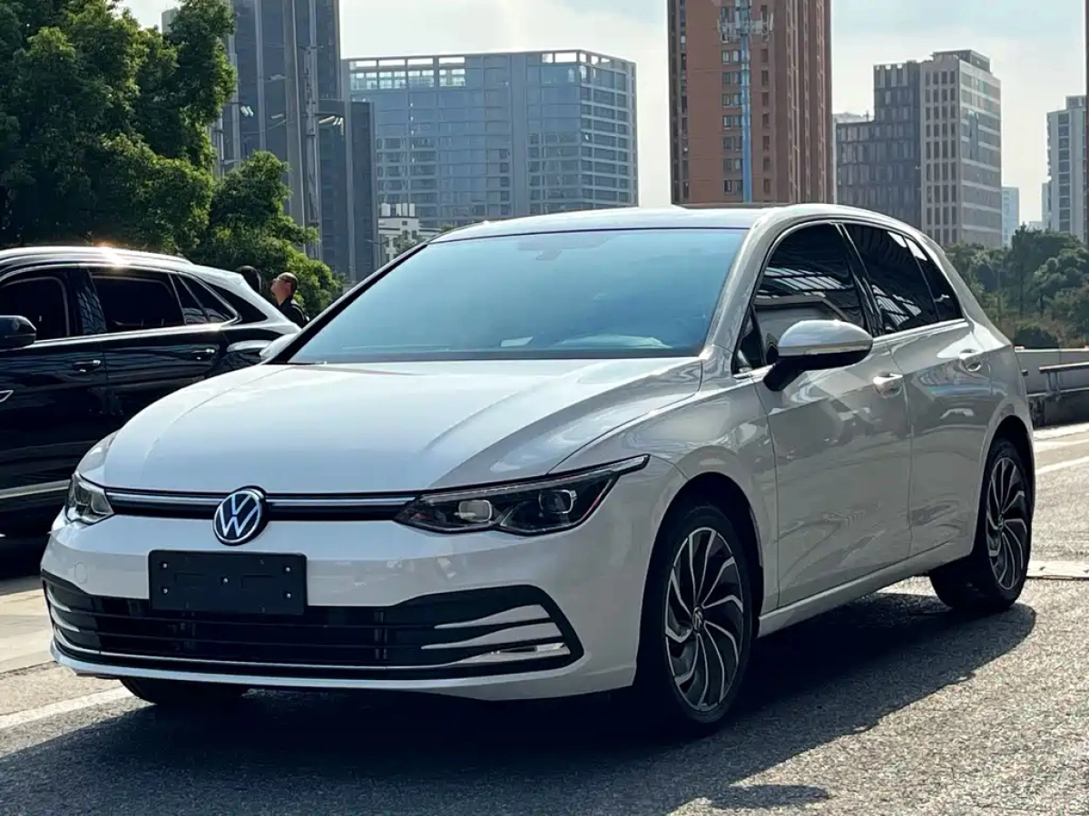 VOLKSWAGEN GOLF  2022