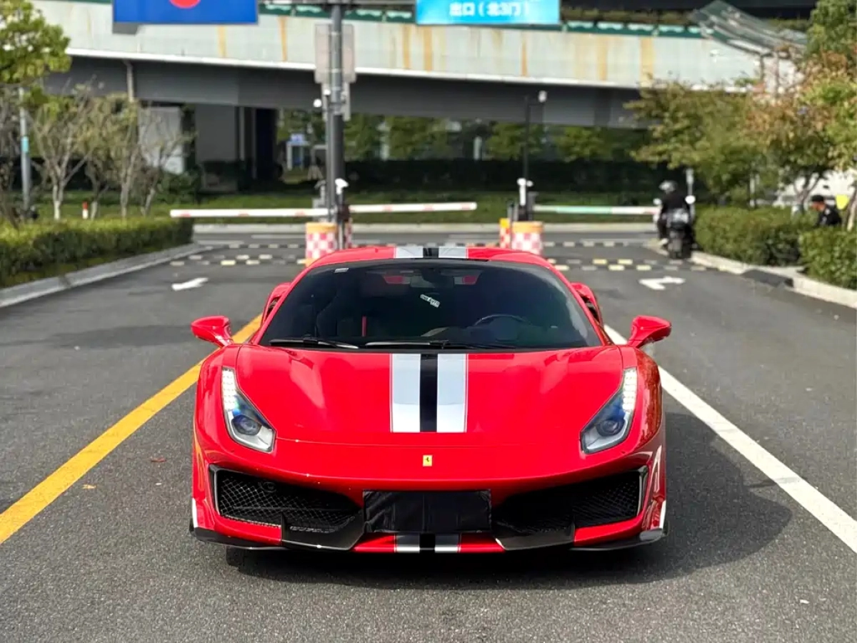 FERRARI 488
