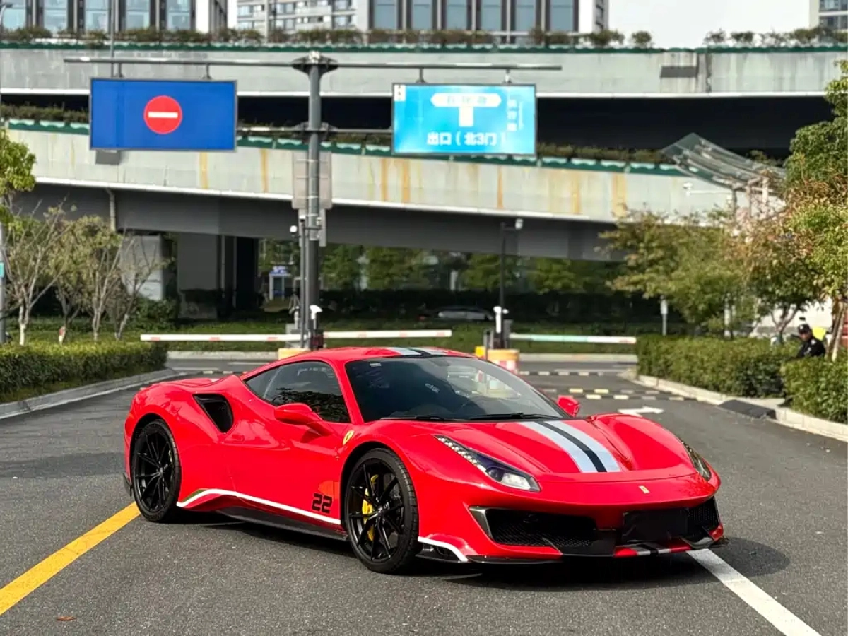 FERRARI 488