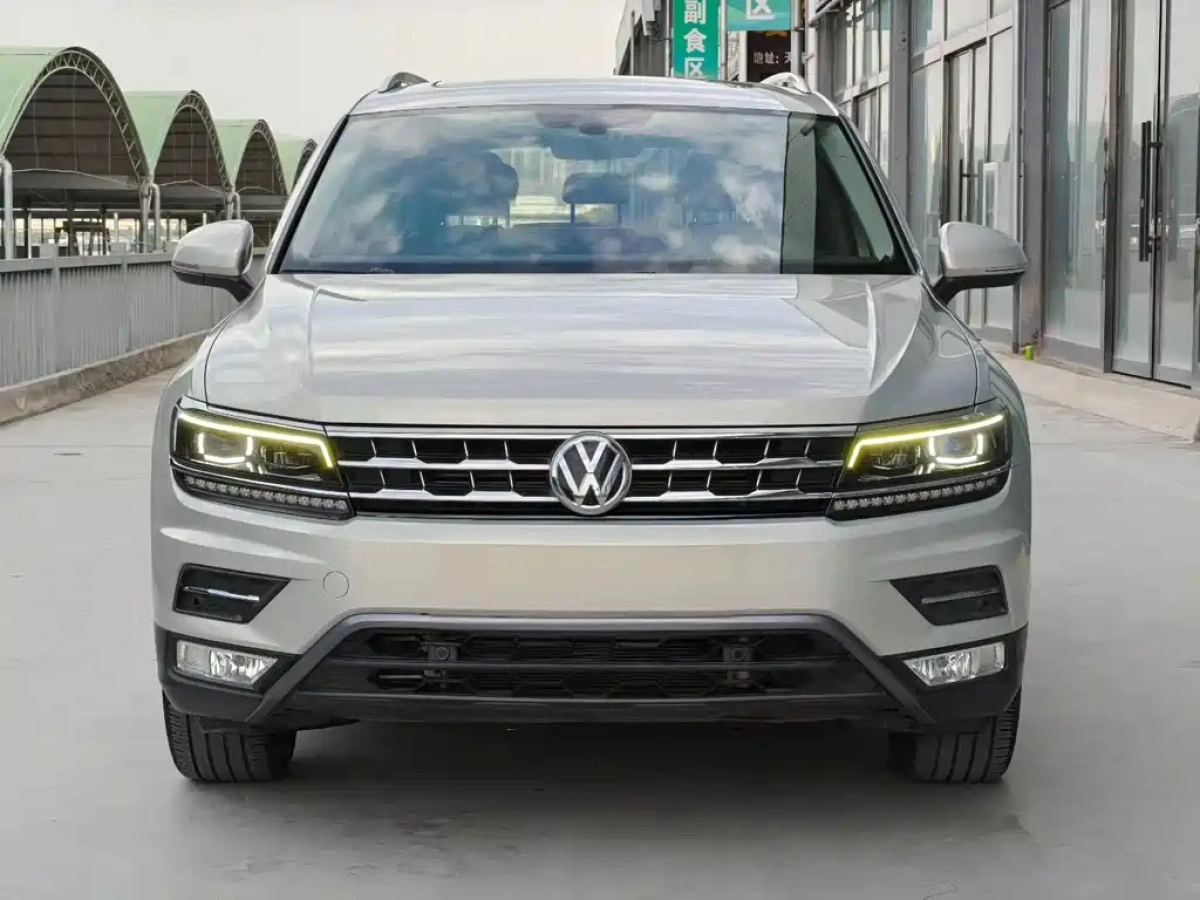 VOLKSWAGEN TIGUAN L