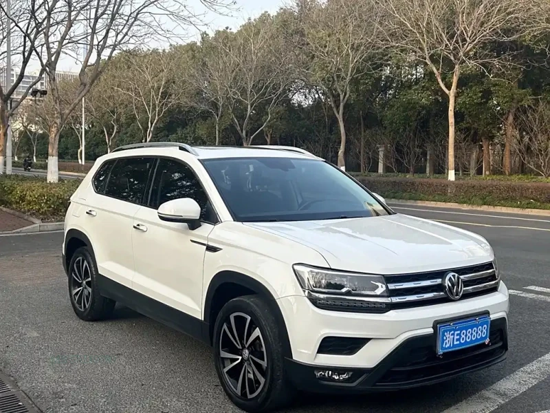 VOLKSWAGEN THARU