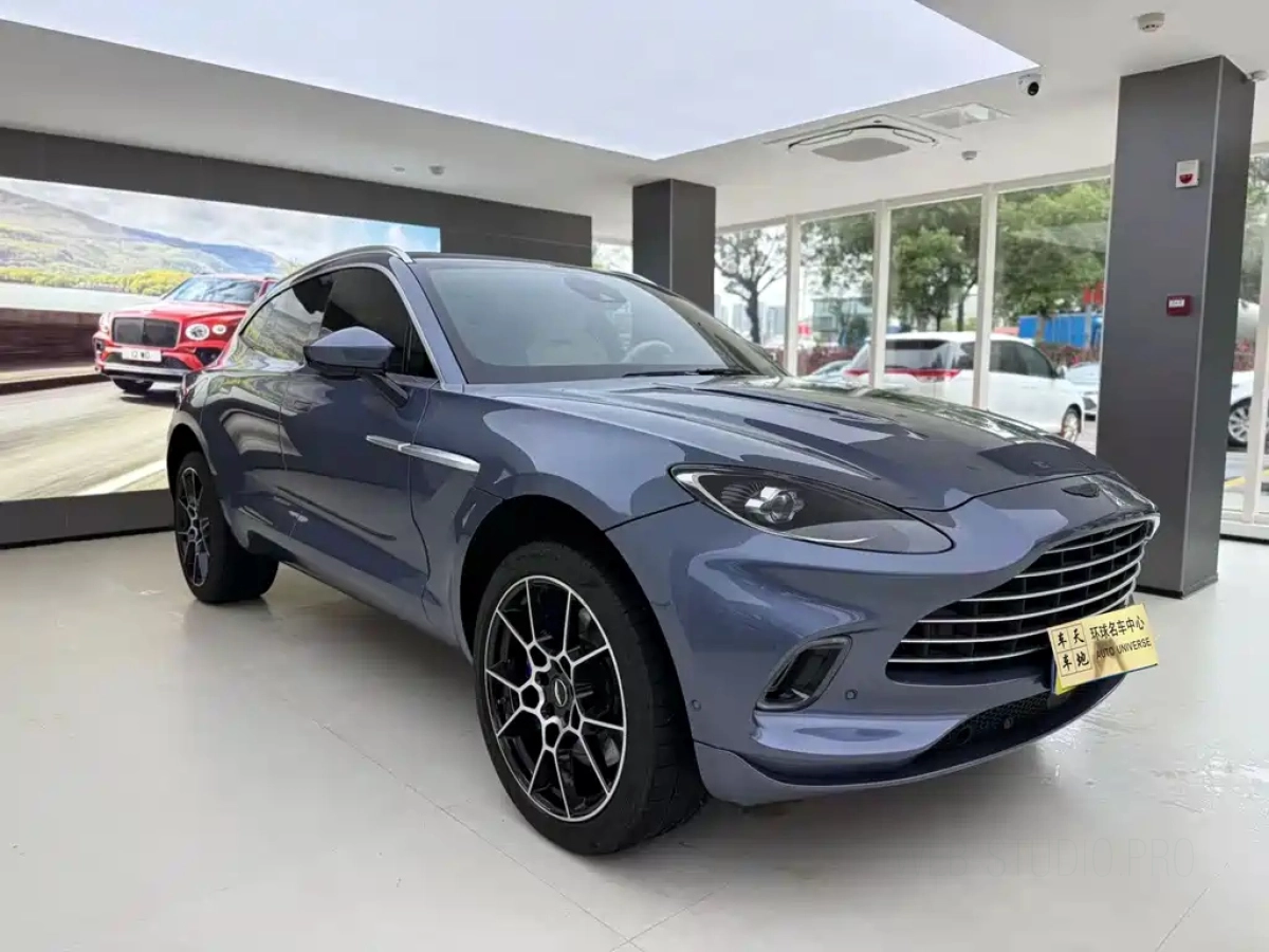 ASTON MARTIN DBX  2022