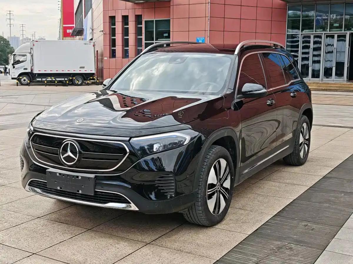 MERCEDES BENZ EQB  2024