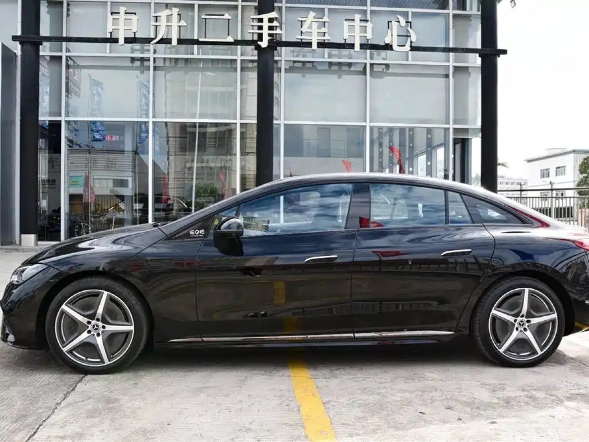 MERCEDES BENZ EQE