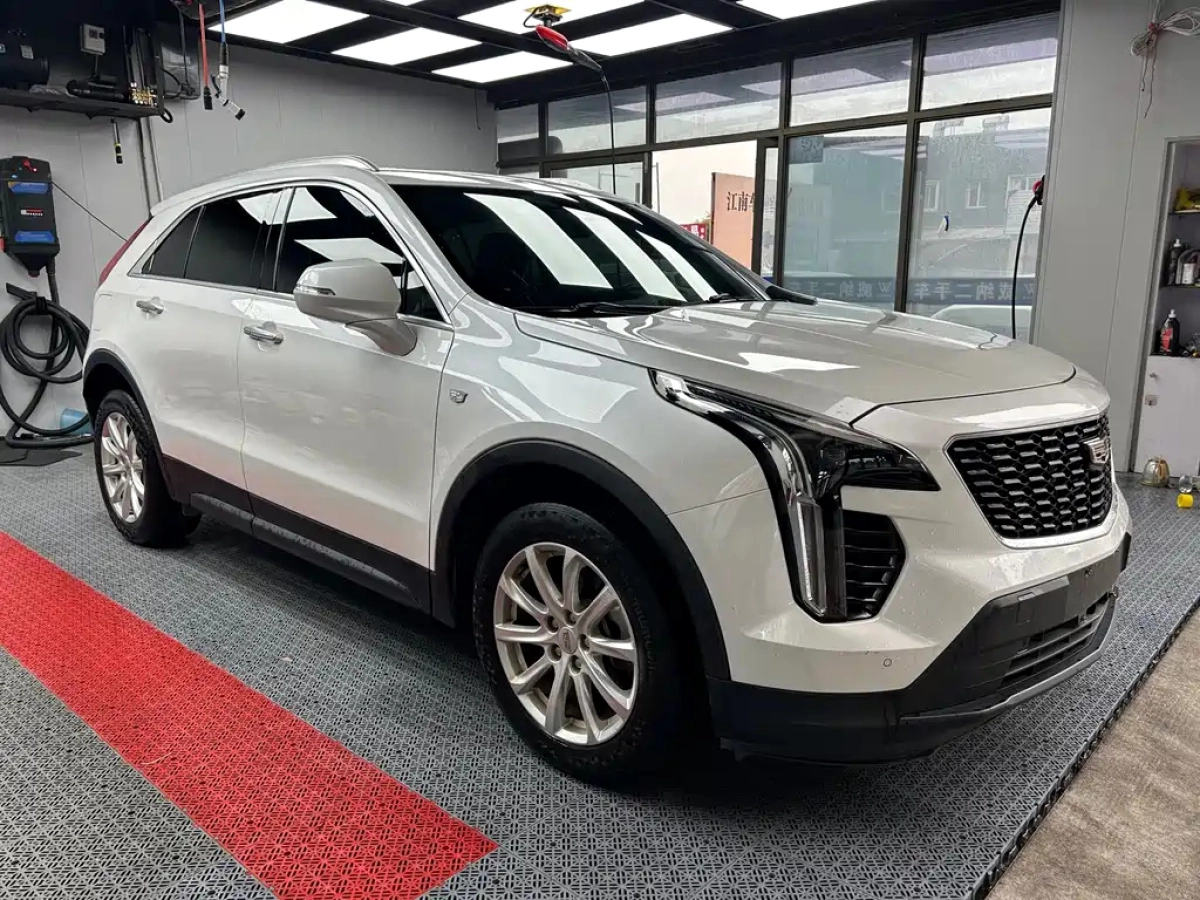 CADILLAC XT4
