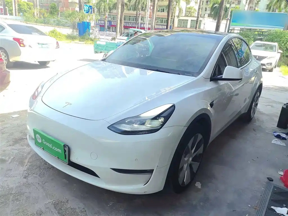 TESLA MODEL Y