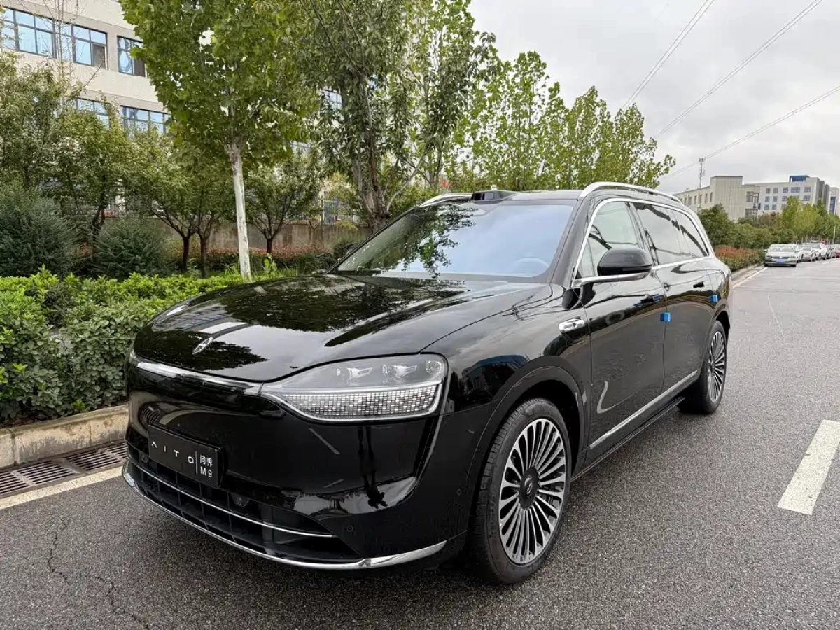 HUAWEI HARMON AITO M9  2025