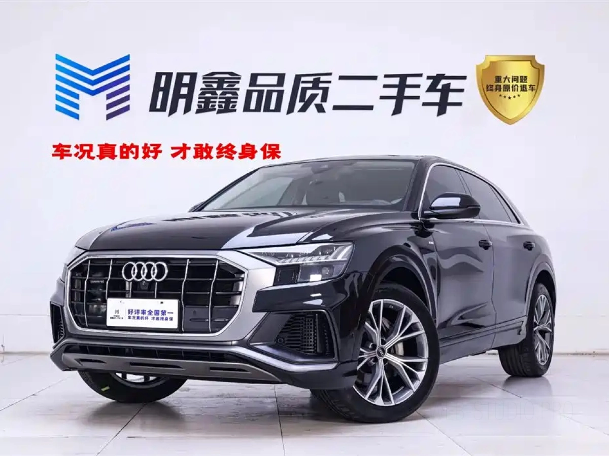 AUDI Q8