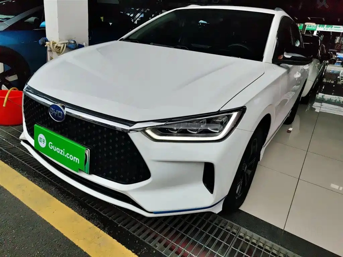 BYD E2