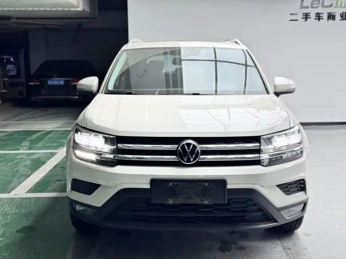 VOLKSWAGEN THARU