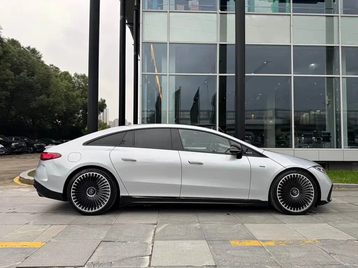 MERCEDES BENZ EQS AMG