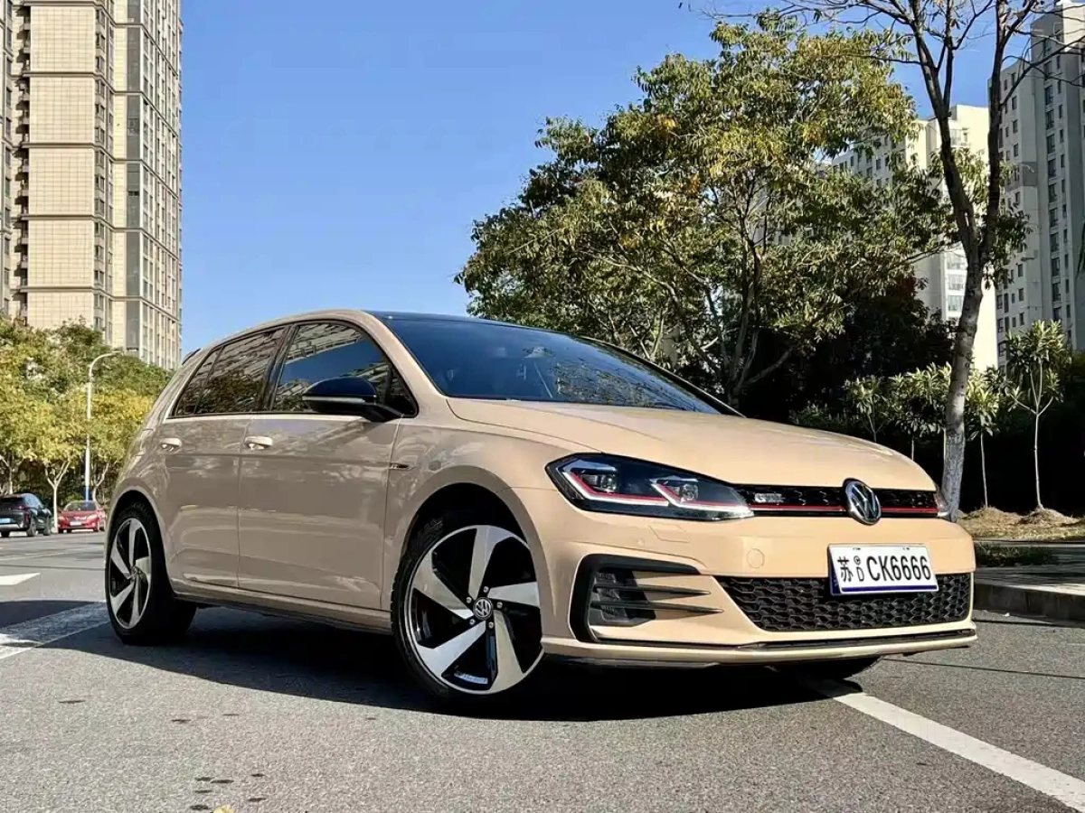VOLKSWAGEN GOLF GTI