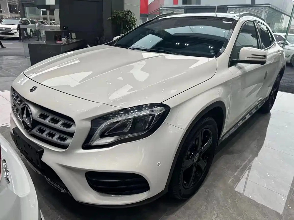 MERCEDES BENZ GLA
