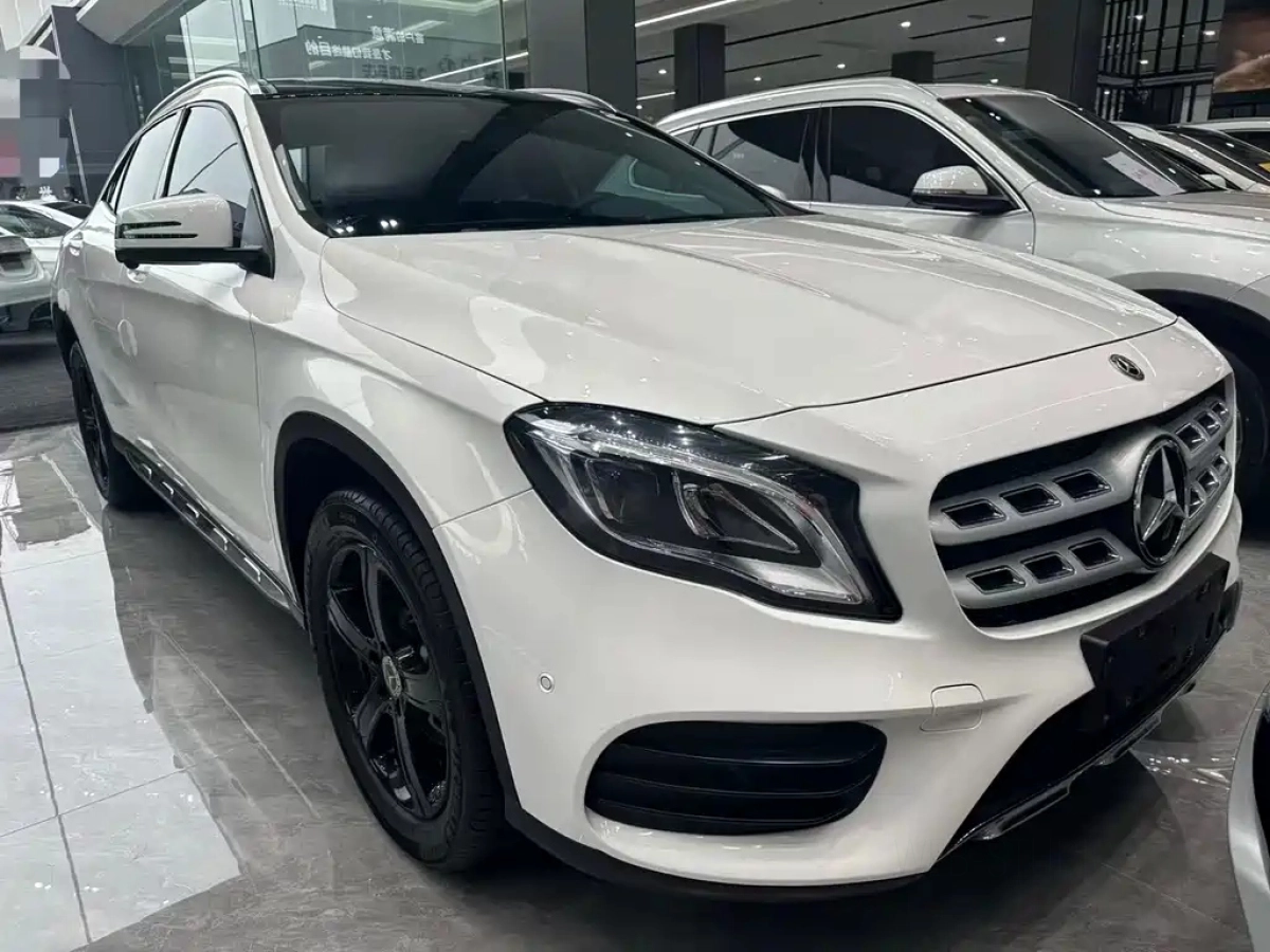 MERCEDES BENZ GLA
