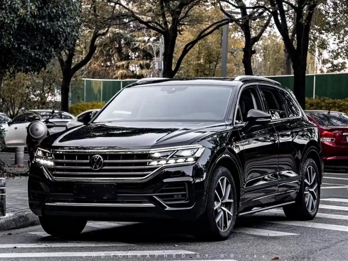 VOLKSWAGEN TOUAREG