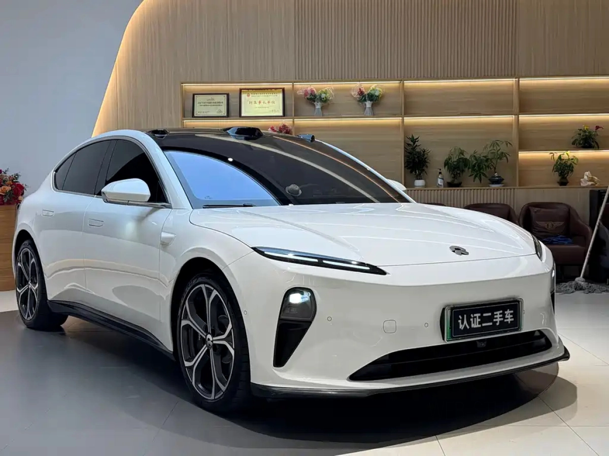 NIO ET5