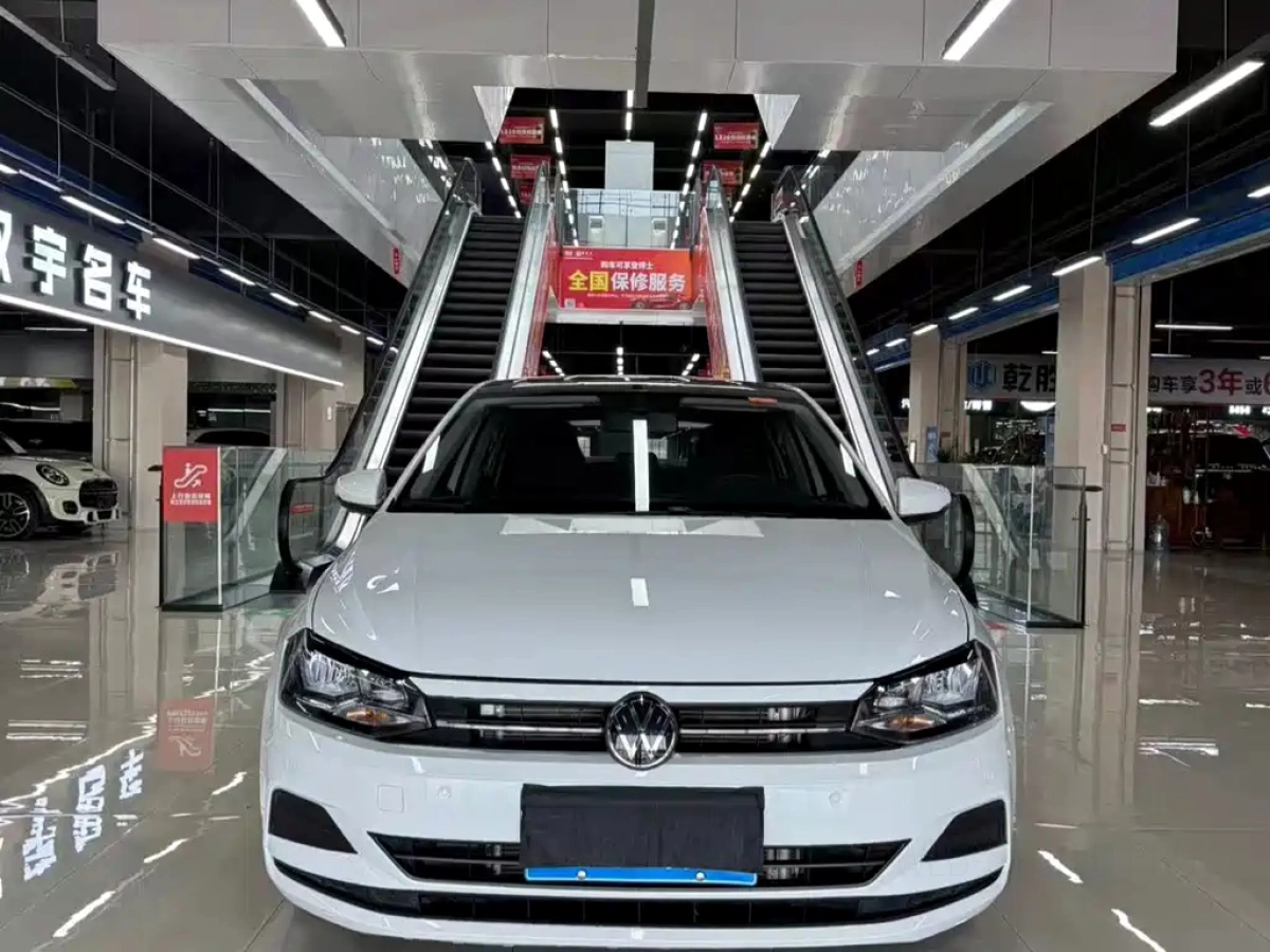 VOLKSWAGEN POLO