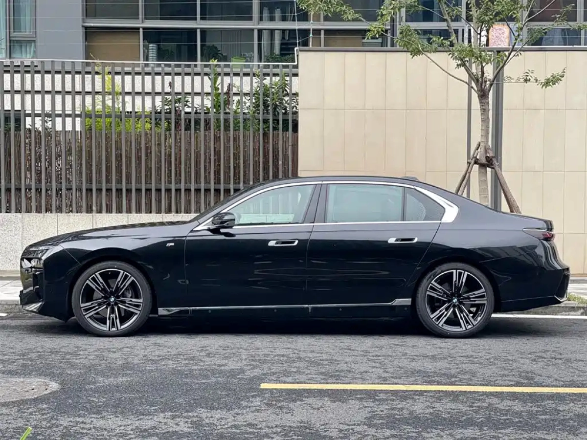 BMW 7-SERIES