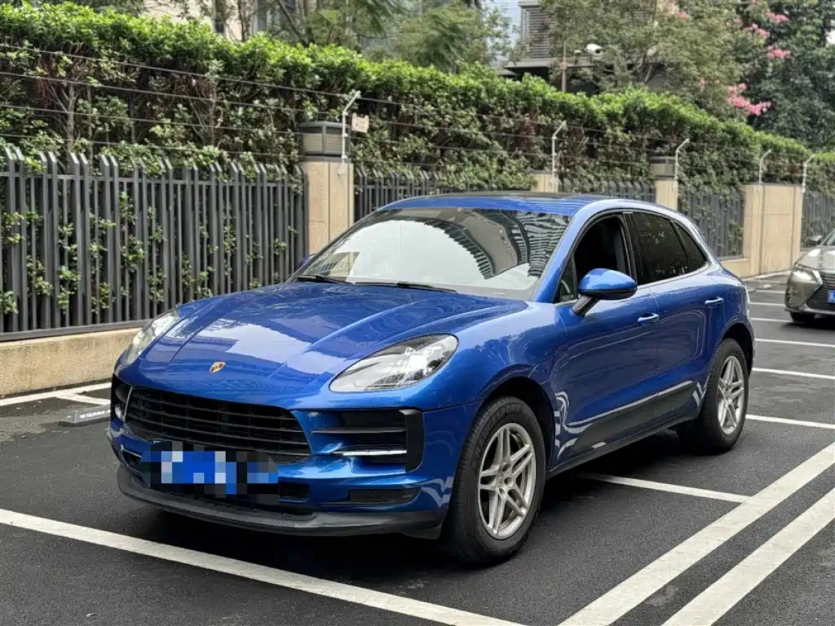 PORSCHE MACAN