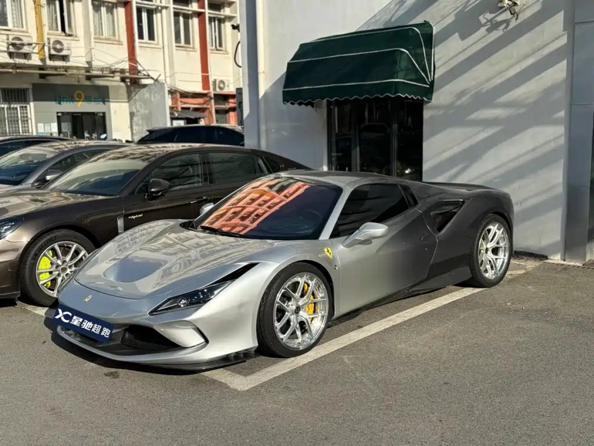 FERRARI F8