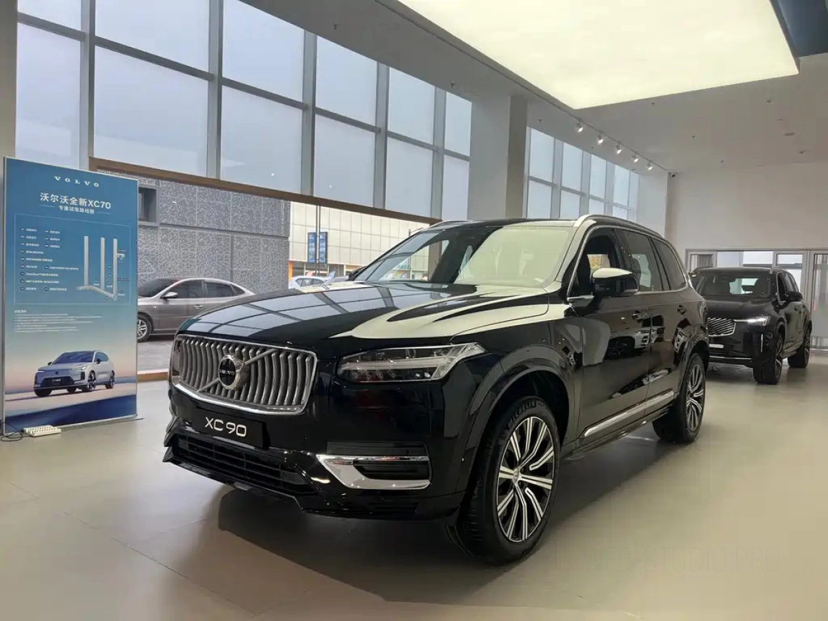 VOLVO XC90  2025