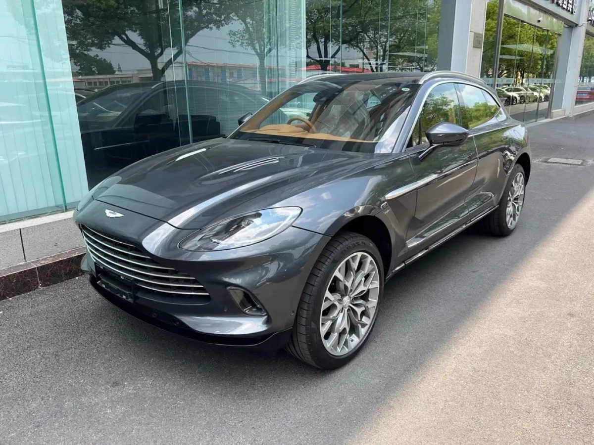 ASTON MARTIN DBX  2025