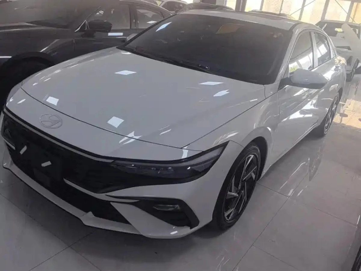 HYUNDAI ELANTRA  2025