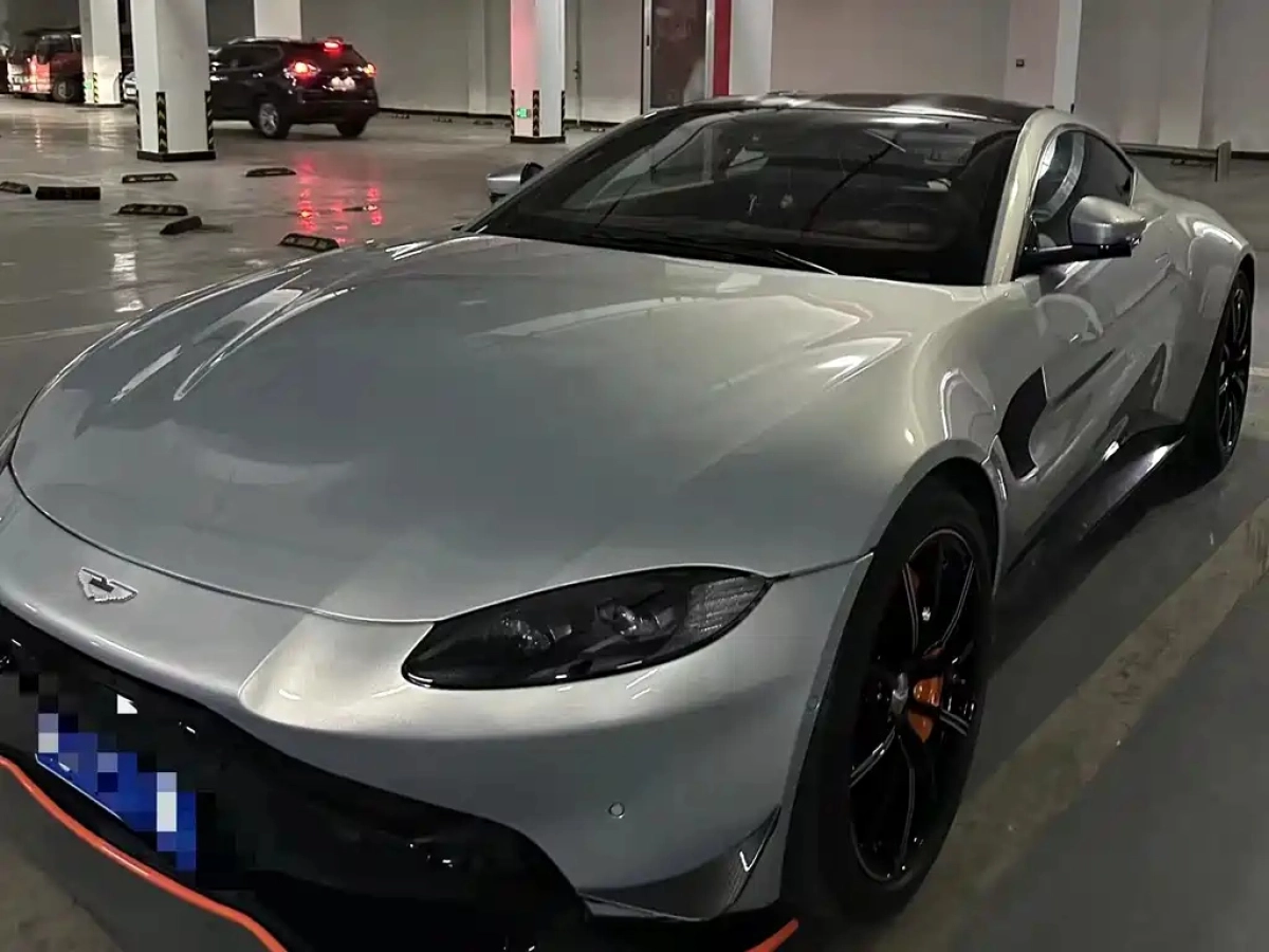 ASTON MARTIN V8 VANTAGE