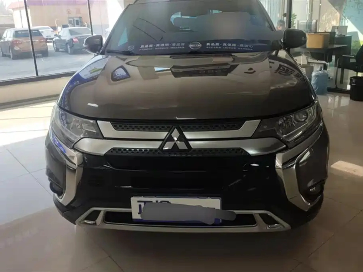 MITSUBISHI OUTLANDER