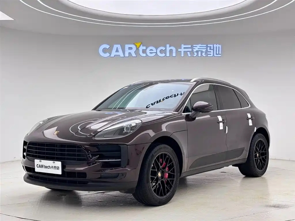 PORSCHE MACAN